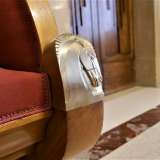 Per lo stesso motivo, anche i cavalli, che bevono solo acqua pulita, sono stati riprodotti dal Cambellotti a pi� riprese nell'arredamento e nei dipinti.